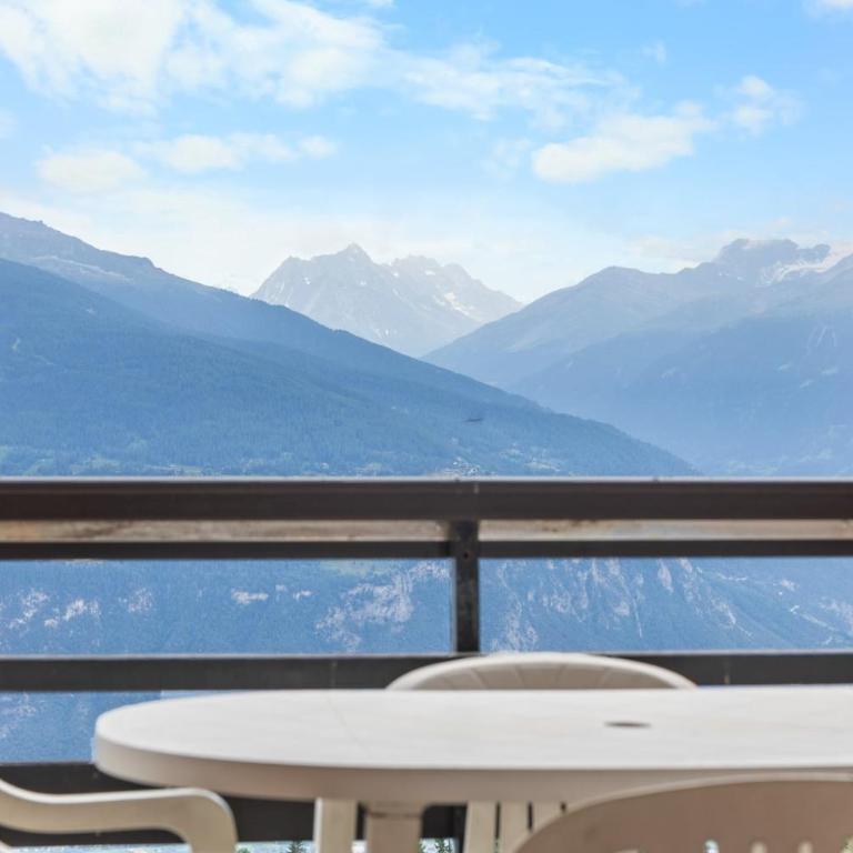Mars 503 sur la place du village a Anzere avec vue sur les Alpes - Apartment - 29
