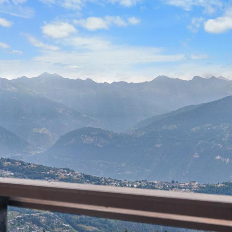 Mars 503 sur la place du village a Anzere avec vue sur les Alpes - Apartment - 31