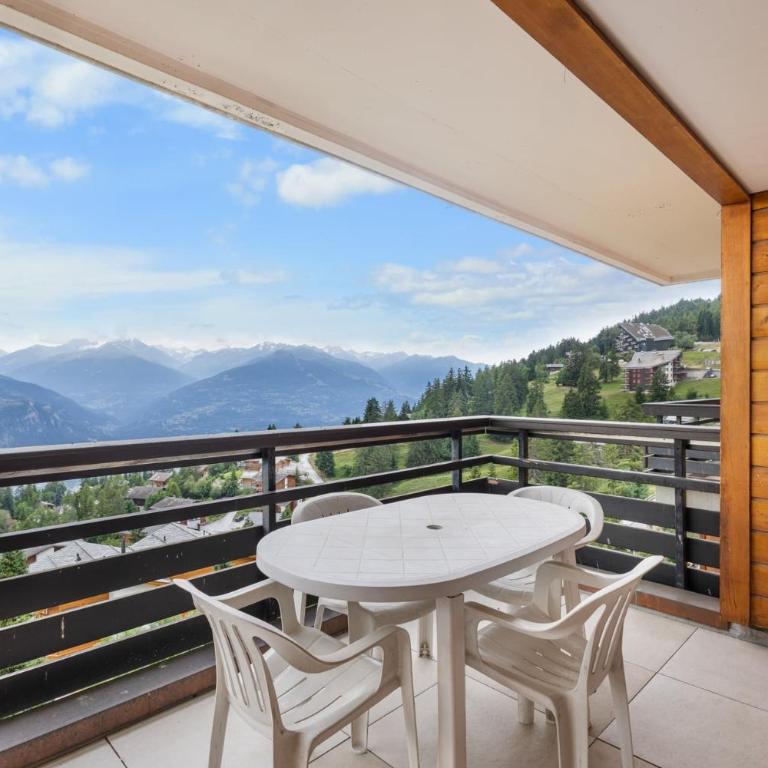 Mars 503 sur la place du village a Anzere avec vue sur les Alpes - Apartment - 33