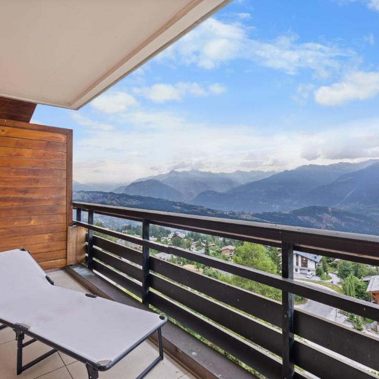 Mars 503 sur la place du village a Anzere avec vue sur les Alpes - Apartment - 34