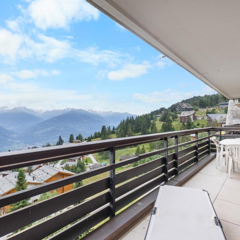 Mars 503 sur la place du village a Anzere avec vue sur les Alpes - Apartment - 35