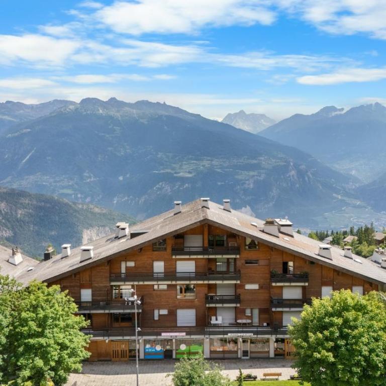 Mars 503 sur la place du village a Anzere avec vue sur les Alpes - Apartment - 36