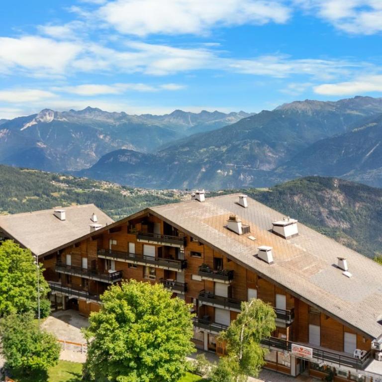 Mars 503 sur la place du village a Anzere avec vue sur les Alpes - Apartment - 38