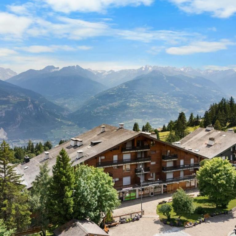 Mars 503 sur la place du village a Anzere avec vue sur les Alpes - Apartment - 39
