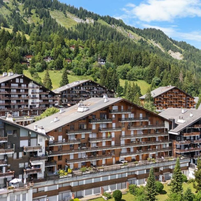Mars 503 sur la place du village a Anzere avec vue sur les Alpes - Apartment - 40