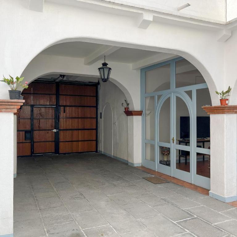 AMPARO · Spacious Home with Double Parking - Vacation Home - 4