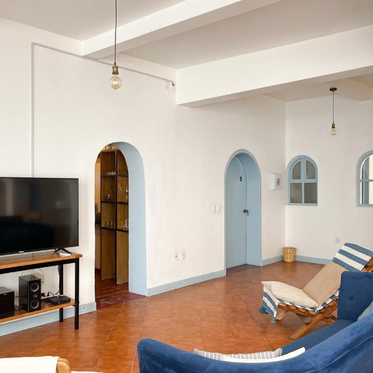 AMPARO · Spacious Home with Double Parking - Vacation Home - 5