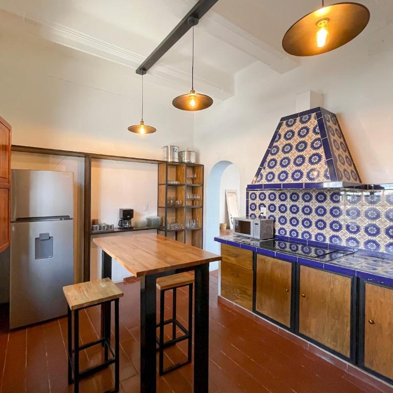 AMPARO · Spacious Home with Double Parking - Vacation Home - 7