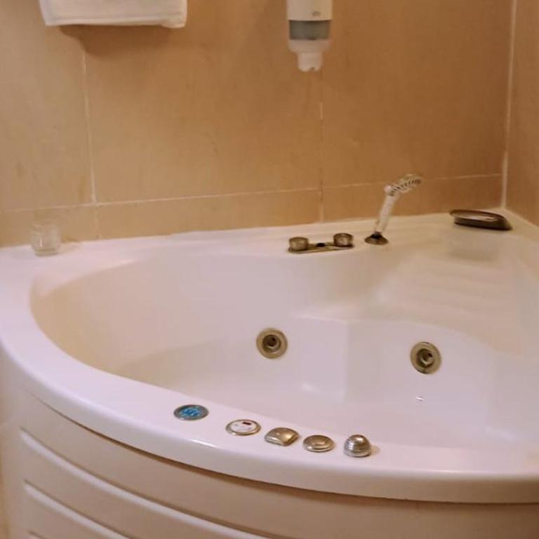 El Nido de Ballesteros - Habitación Doble con bañera de hidromasaje - 10