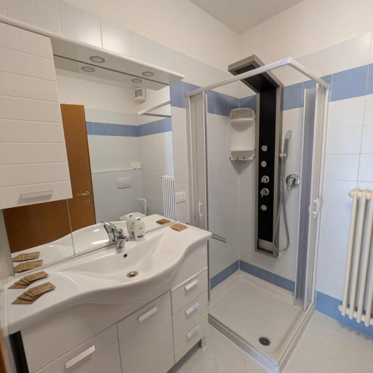 Klara Home - Appartamento con 2 Camere da Letto - 8