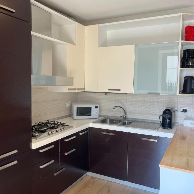 Klara Home - Appartamento con 2 Camere da Letto - 11