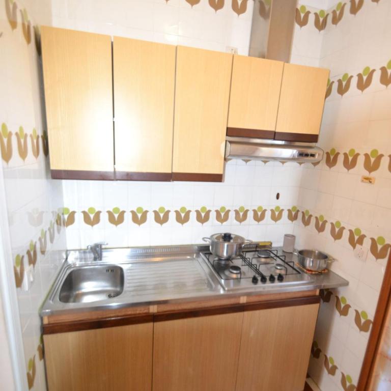 Comfy flat with shared pool - Apartment - 8