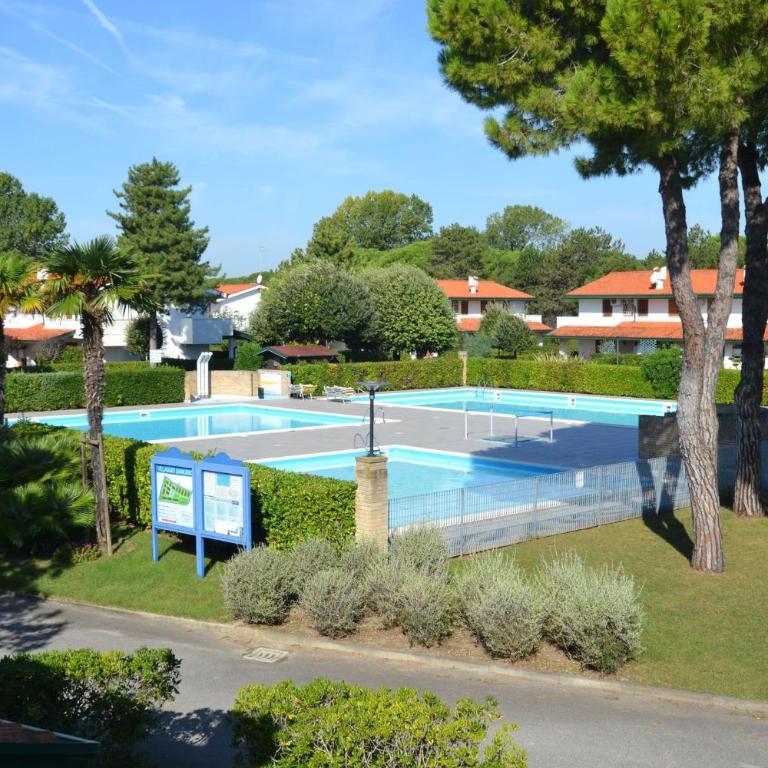 Comfy flat with shared pool - Apartment - 10