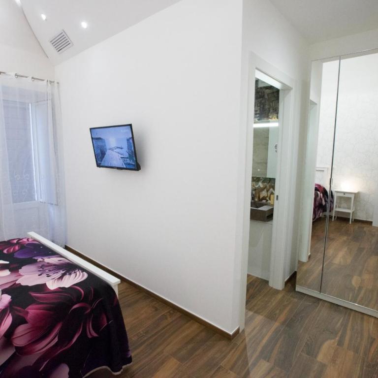 Premiere Luxury Catania - Apartment with Balcony - 6