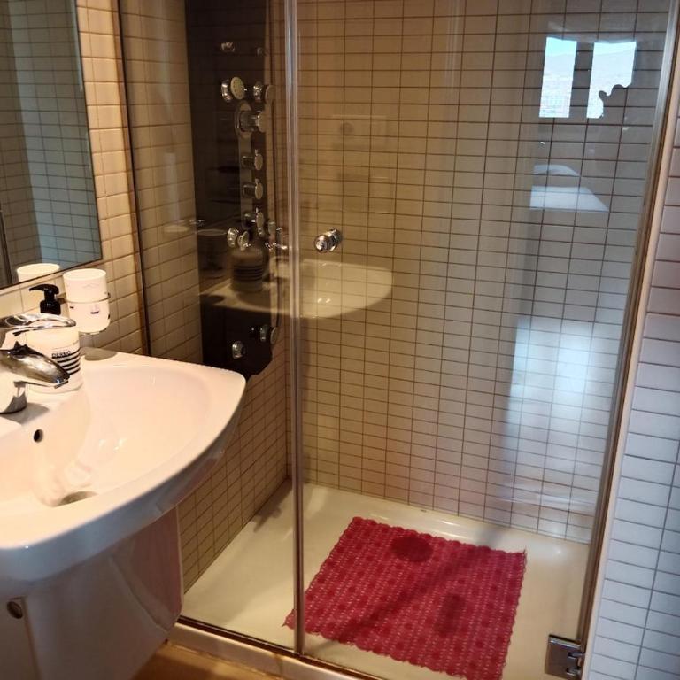 Apartment with views of all of Barcelona, parking, swimming pool - Two-Bedroom Apartment with View - 2