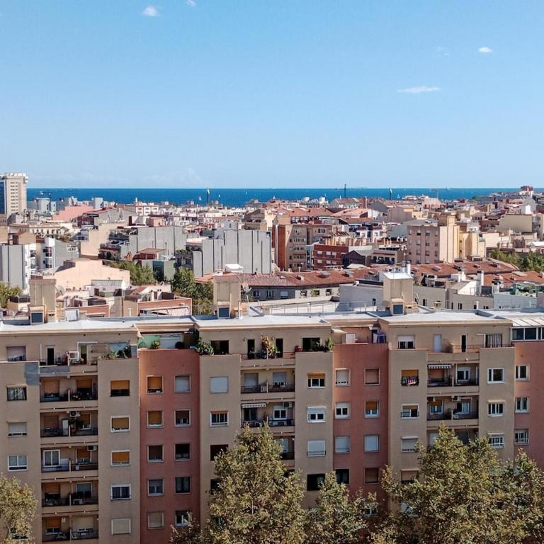 Apartment with views of all of Barcelona, parking, swimming pool - Two-Bedroom Apartment with View - 23
