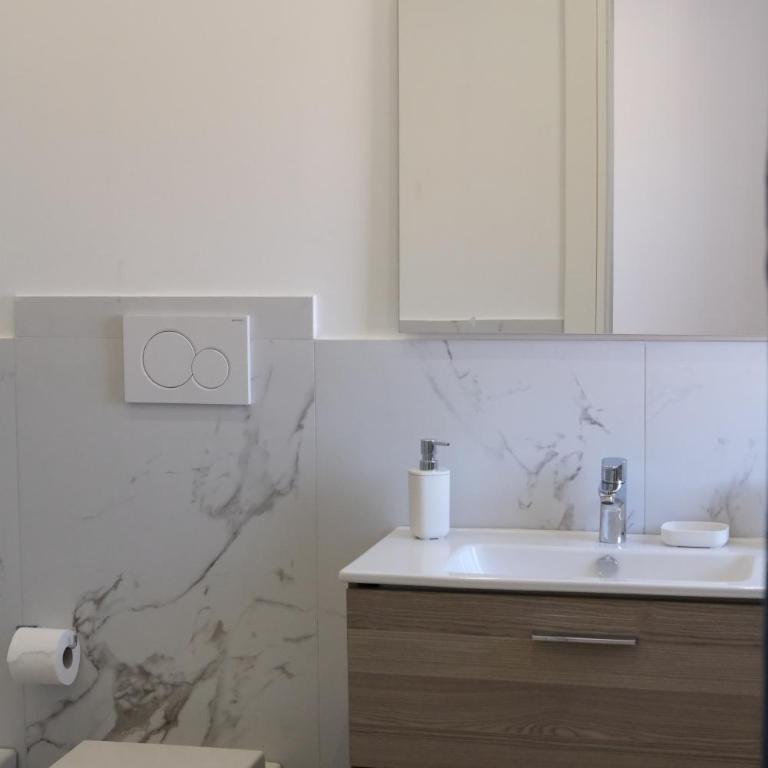 Suite Leopardi Palermo - Double Room with Private Bathroom - 4