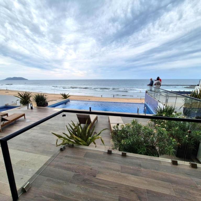 Depto Lujo Atardeceres Dorados #2 Alberca Orilla Playa - Two-Bedroom Apartment - 29
