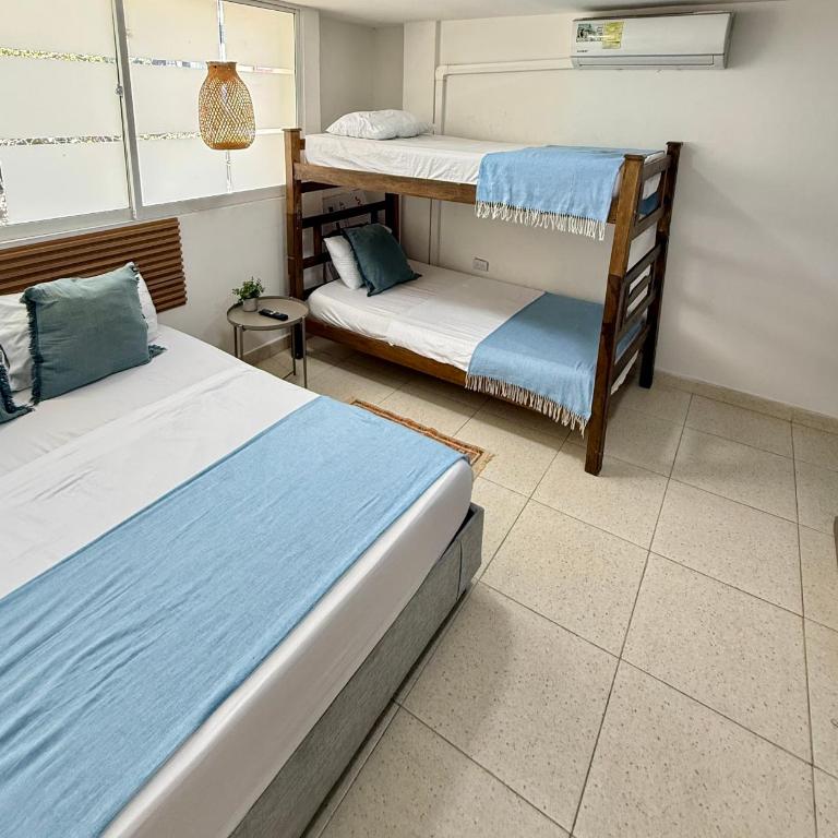 Rodadero Apartamento Familiar- 2 Hab y Balcon a 1 Cuadra De La Playa - Two-Bedroom Apartment - 12