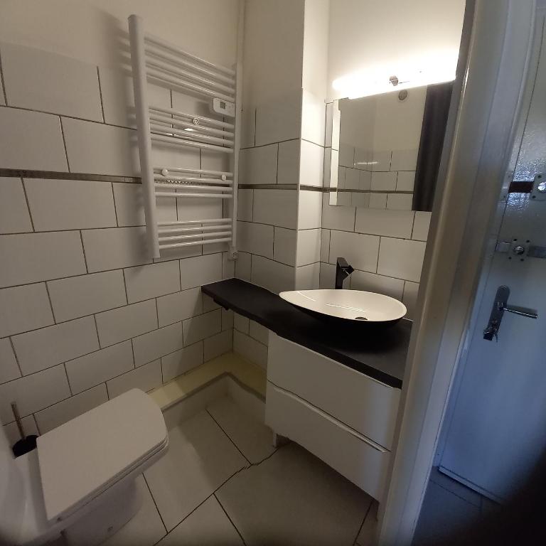 Héliopolis studio de charme naturiste avec terrasse et parking privé - Apartamento de 1 dormitorio - 13