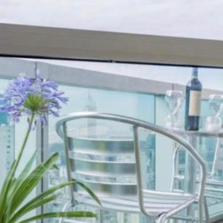 Departamento Premium en la famosa Torre Bellini, en el centro, con piscina, jacuzzi, gimnasio y vista increible a la ciudad de Buenos Aires, capacidad máxima 5 personas - Apartamento de 1 dormitorio - 24