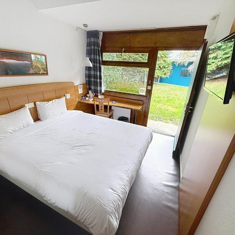 Hôtel RL Reims - Standard Room - 1 Queen Bed 1 Single Bed in mezzanine - 13