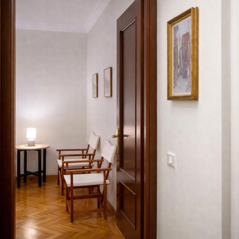 Peaceful apartment in piazza Venezia's alleys - One-Bedroom Apartment - 10