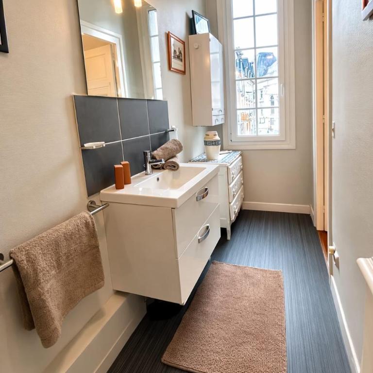 Les Planches à deux pas de la plage - Three-Bedroom Apartment - 8