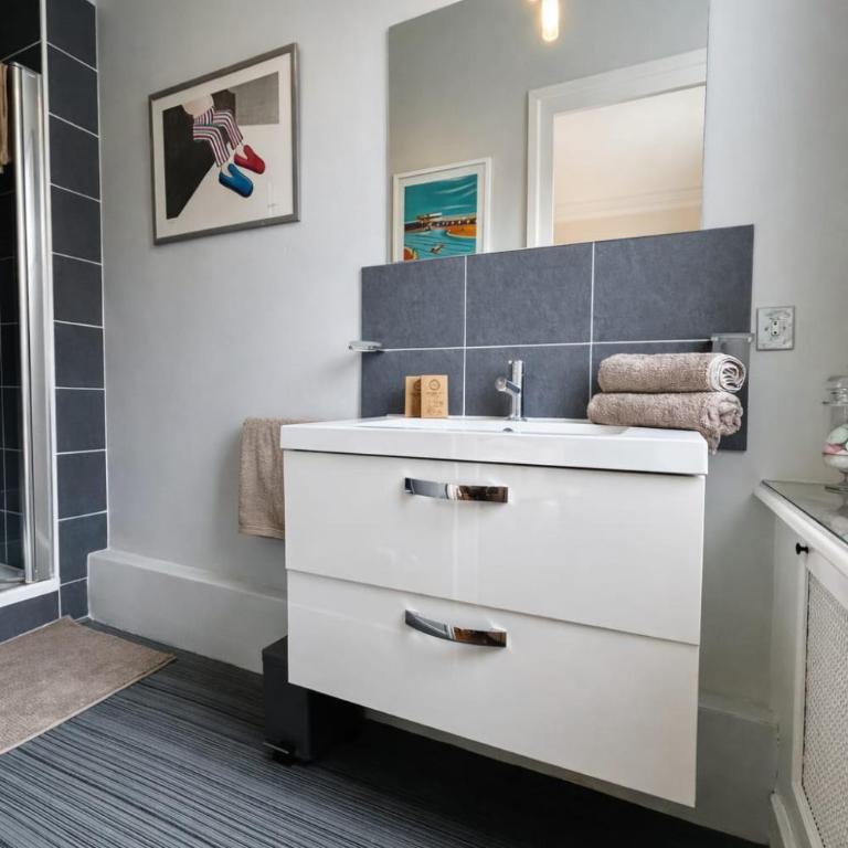 Les Planches à deux pas de la plage - Three-Bedroom Apartment - 13