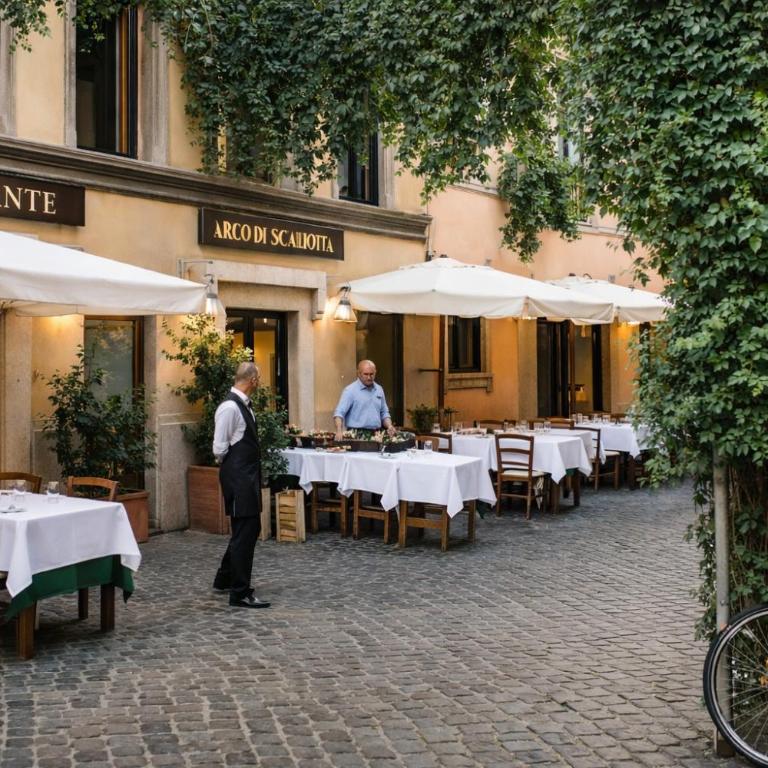 Peaceful apartment in piazza Venezia's alleys - One-Bedroom Apartment - 49