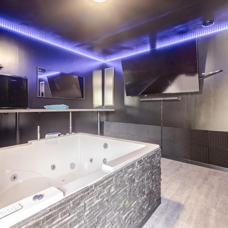 salle de cinéma et jaccuzi - Villa 1 Chambre - 16