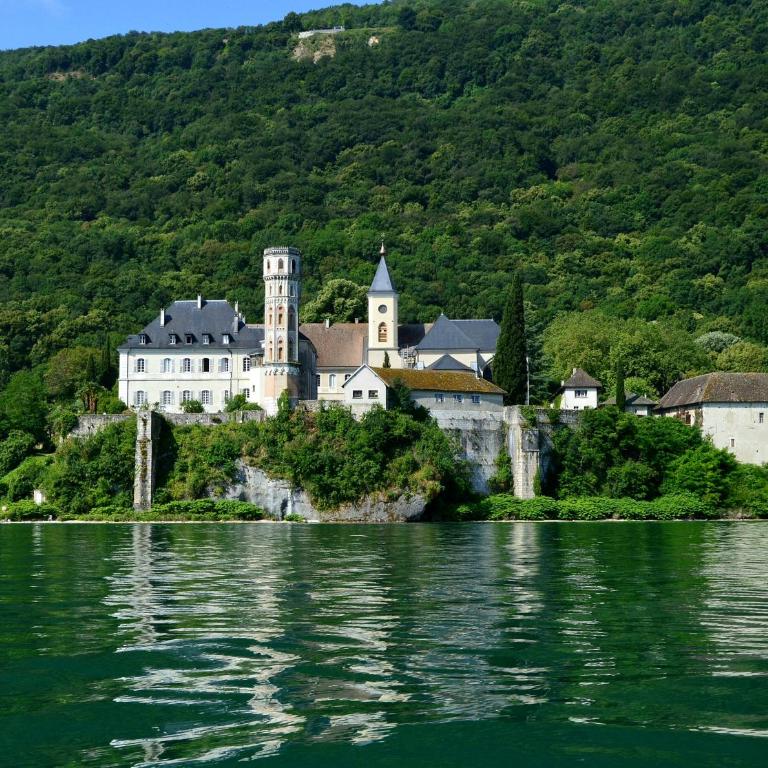 Maison proche du lac avec Jacuzzi et Sauna - Maison 5 Chambres - 52