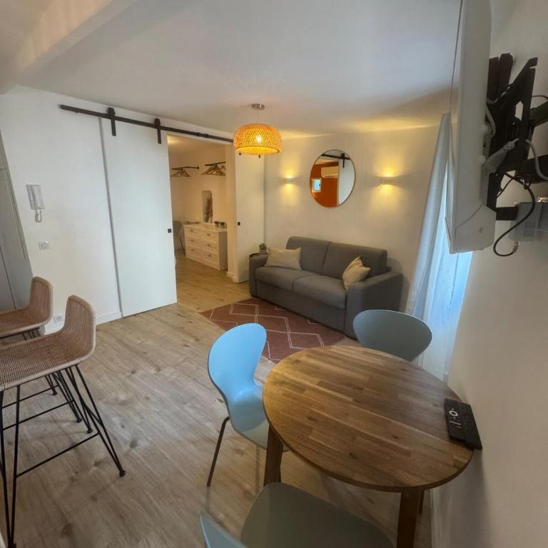 James 28 - Luxury Apartment - Old Town - 4 People - Appartement 1 Chambre - 8