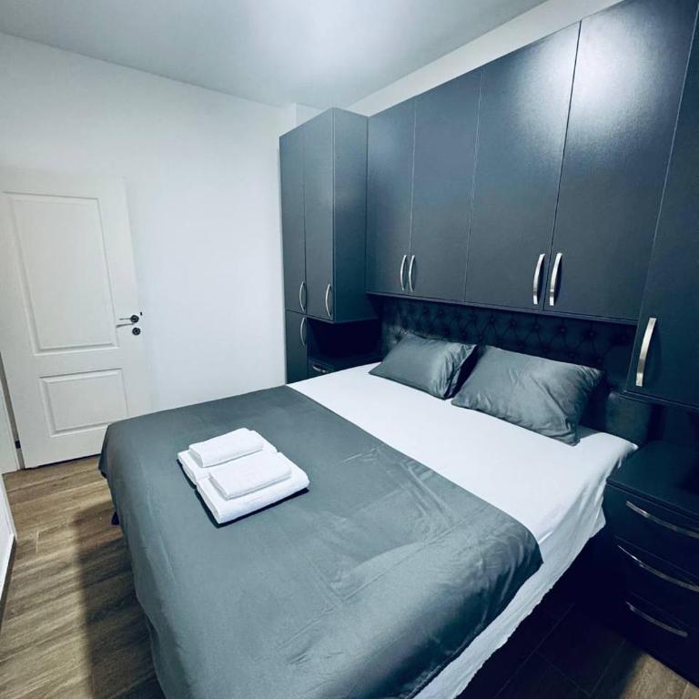 K-Club Apartments - Two-Bedroom Apartment with Balcony and Sea View - 7