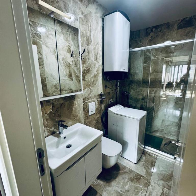 K-Club Apartments - Two-Bedroom Apartment with Balcony and Sea View - 5