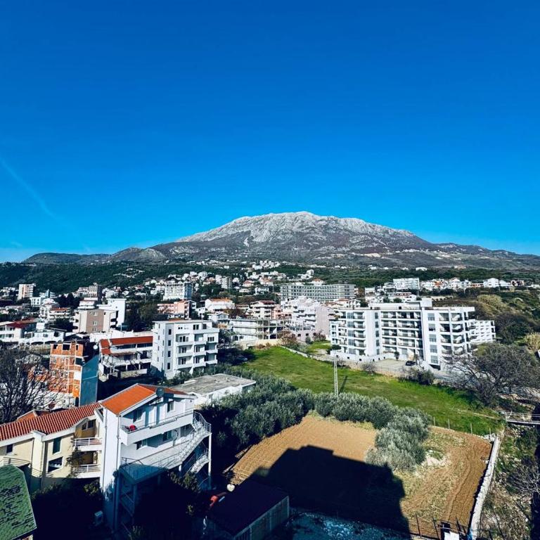 K-Club Apartments - Two-Bedroom Apartment with Balcony and Sea View - 22