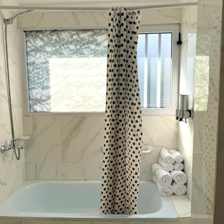 ALTURAS apart-hotel - Two-Bedroom Apartment with Balcony - 3