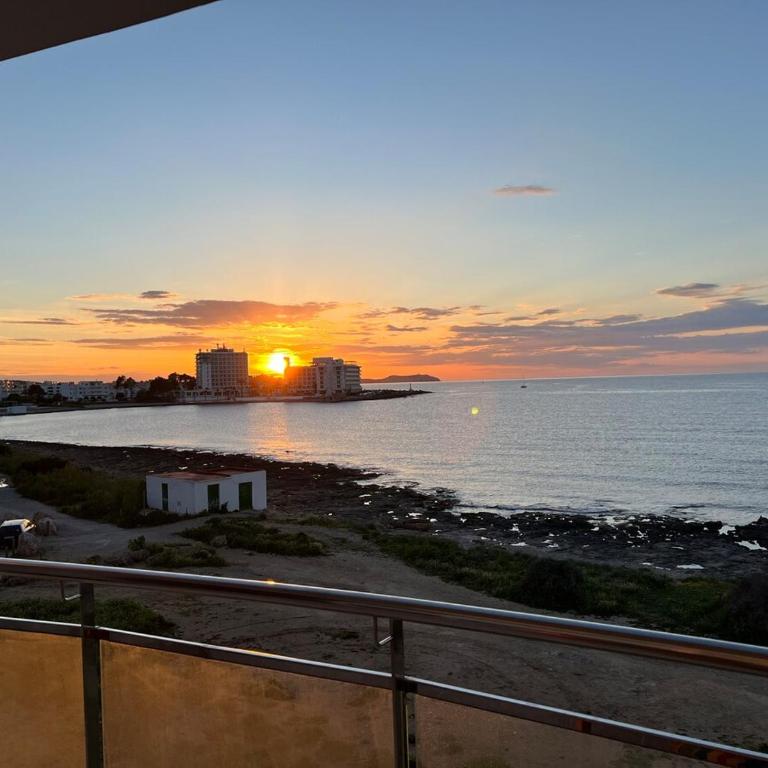 Upscale 3 bedroom front line sea with sunset view - One-Bedroom Apartment - 5