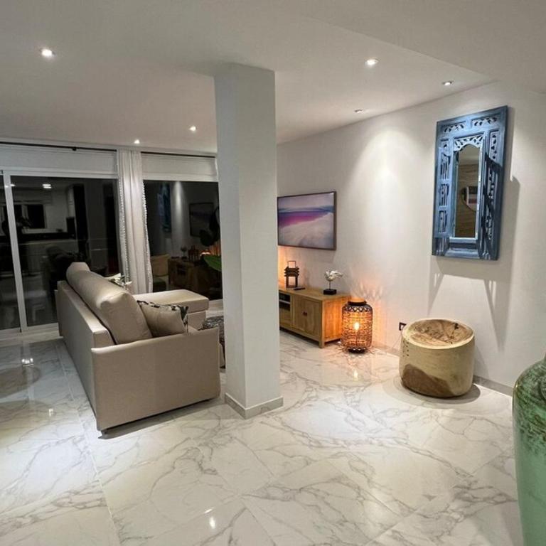 Upscale 3 bedroom front line sea with sunset view - One-Bedroom Apartment - 8