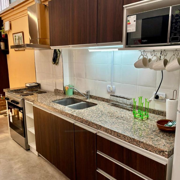 Espaciosa Casa en Pleno Centro Porteño - Casa de 3 dormitorios - 18