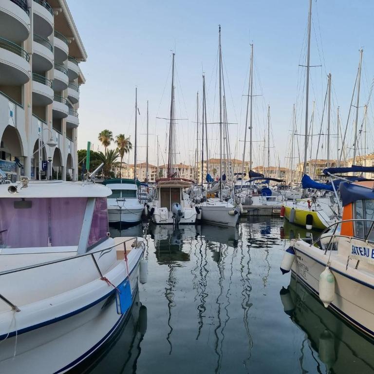 Refuge des Plages-T3 neuf climatisé - Terrasse Sud - proche mer et port à Fréjus - Two-Bedroom Family Apartment - 32