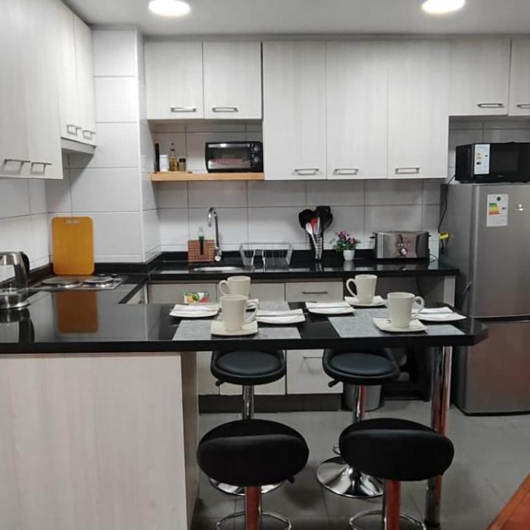 Acogedor departamento 4 camas con estacionamiento comuna macul metro camino agricola - Two-Bedroom Apartment with View - 2