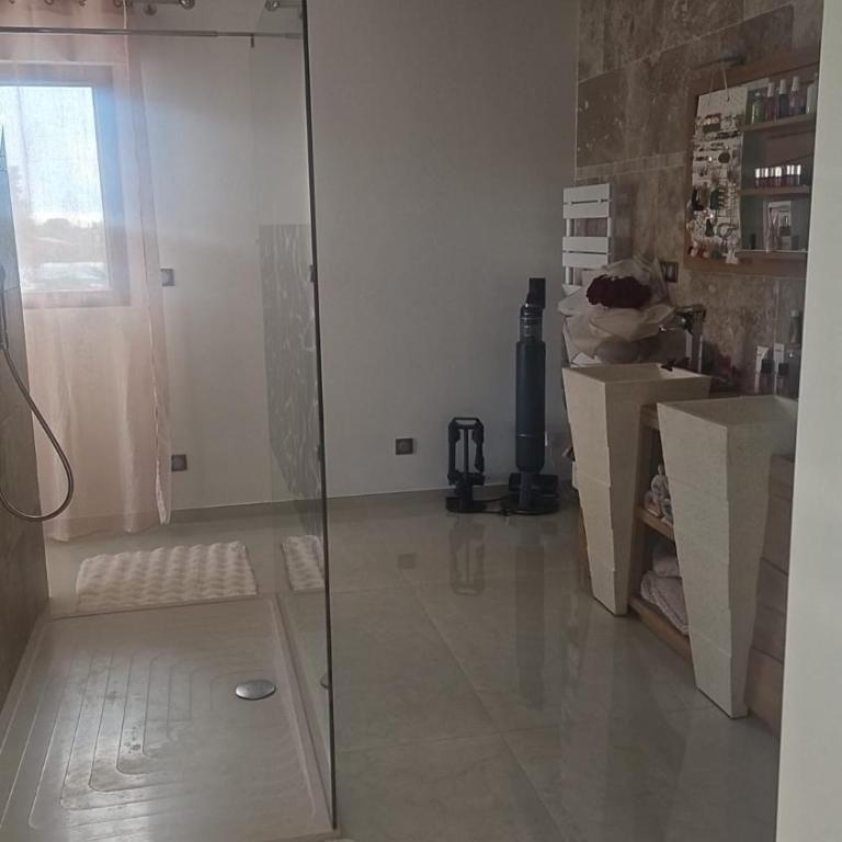 Villa de luxe à 5 minutes du centre ville de Nîmes piscine chauffée - Deluxe Villa - 8