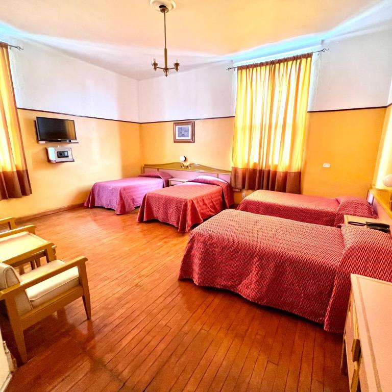 Hotel Isabel - Habitación Cuádruple Clásica - 1