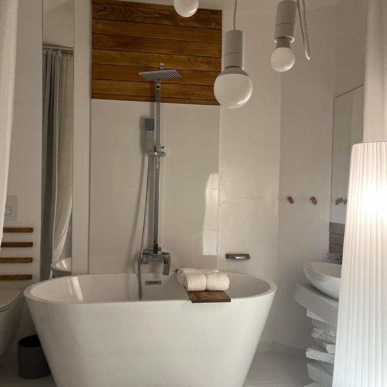 Modern studio, near shopping mall Stadion - Deluks Dvokrevetna Soba sa Bračnim Krevetom - 9