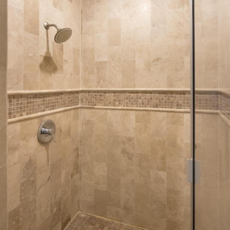 Bella Sirena Beachfront Resort Condo D603 - Apartamento - 27