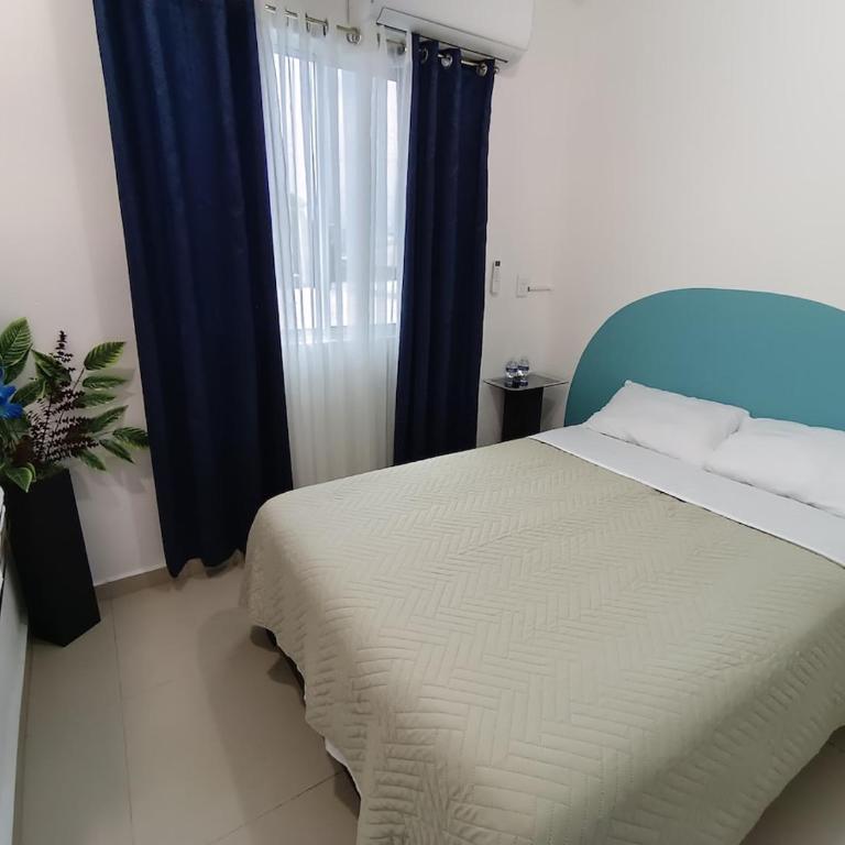 Habitacion - One-Bedroom Apartment - 1
