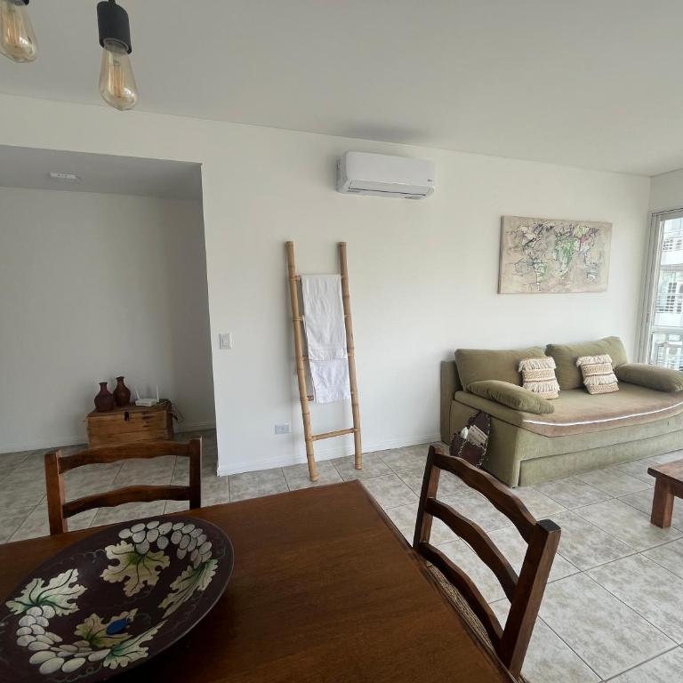 Depto de hermosas vistas y extrema tranquilidad - One-Bedroom Apartment with City View - 5