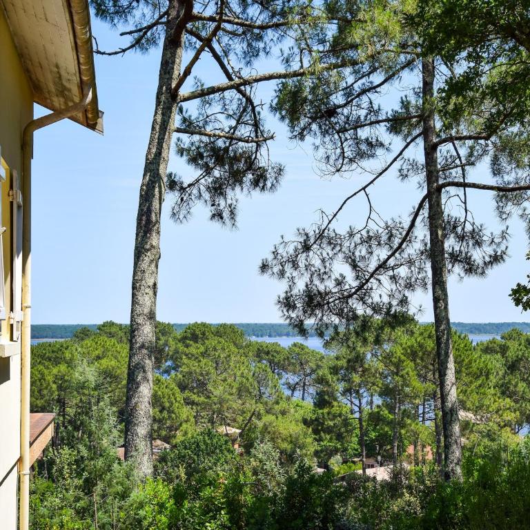 Picturesque Lakeview Holiday House for 6 - Three-Bedroom Vacation Home - 7
