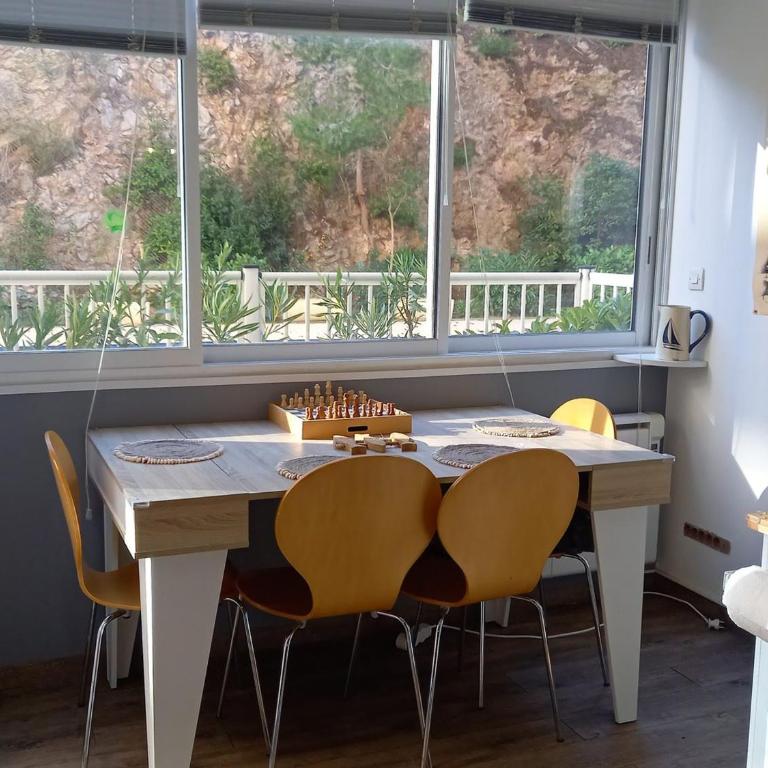 T2 de Charme avec Terrasse et Parking à Sète - FR-1-472-217 - Apartamento - 4